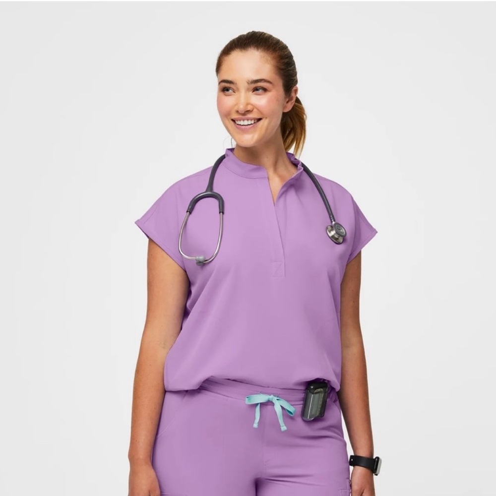 FIGS Purple Lavender Rafaela Oversized Scrub set Top & pants Sz M lilac